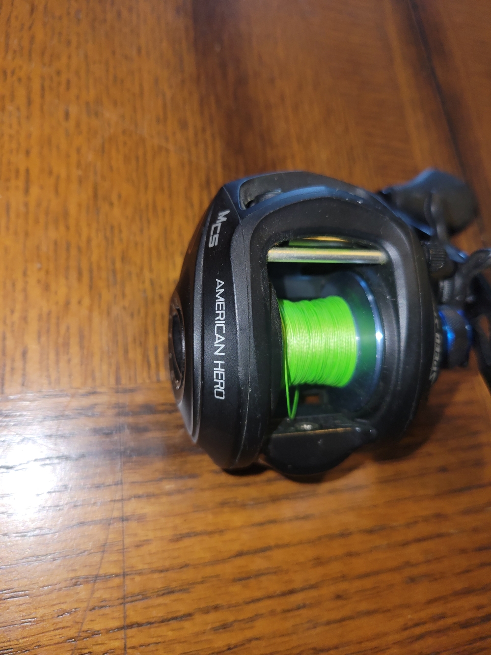 Lew's American Hero Baitcasting Reel in Gunmetal and Blue - Picture 7 of 7
